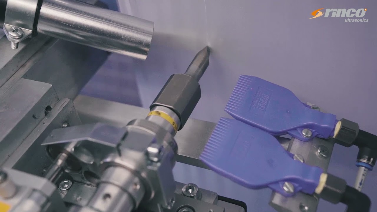 Continuous ultrasonic textile cutting with RINCO SV35-40 / Ultraschallschneiden von Textilien